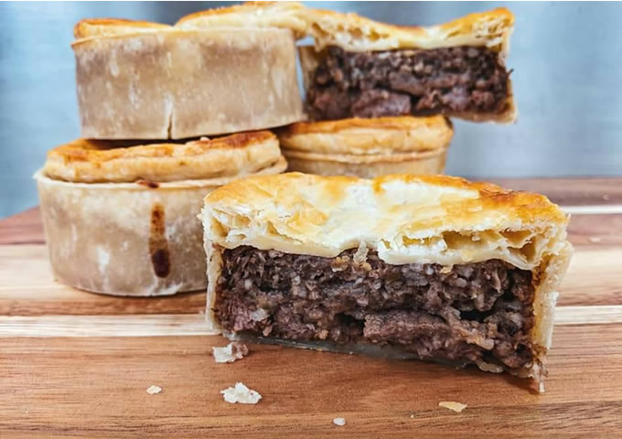 https://cameronsbritishfoods.com/wp-content/uploads/2021/08/Steak-haggis-pies.jpg